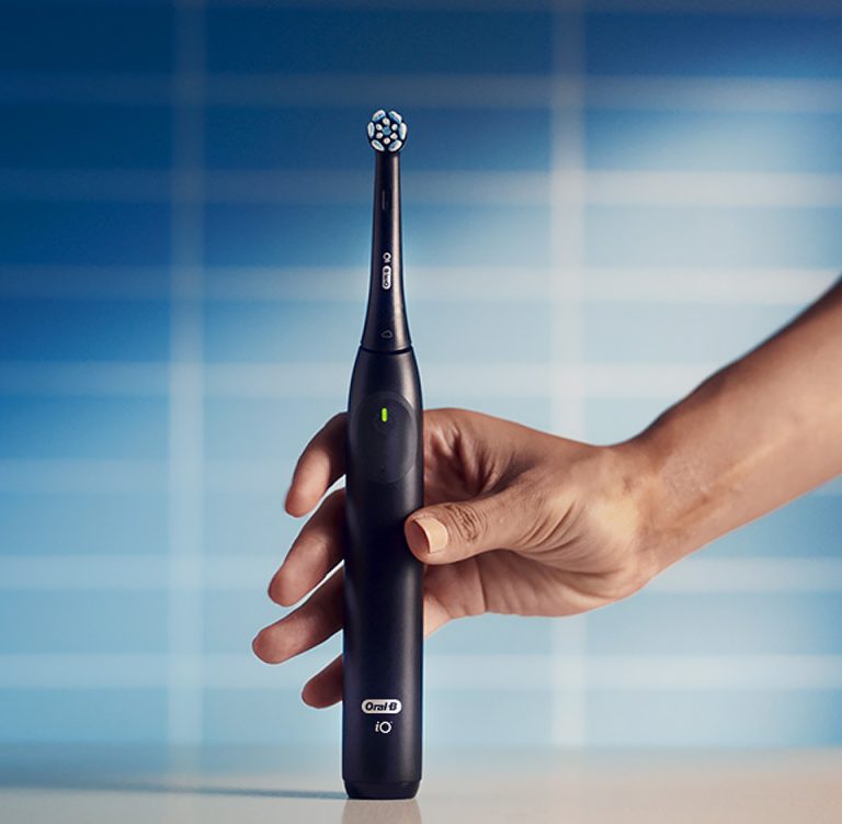 Oral-B iO2 Electric Toothbrush – A Gentle Clean with a Smart Twist